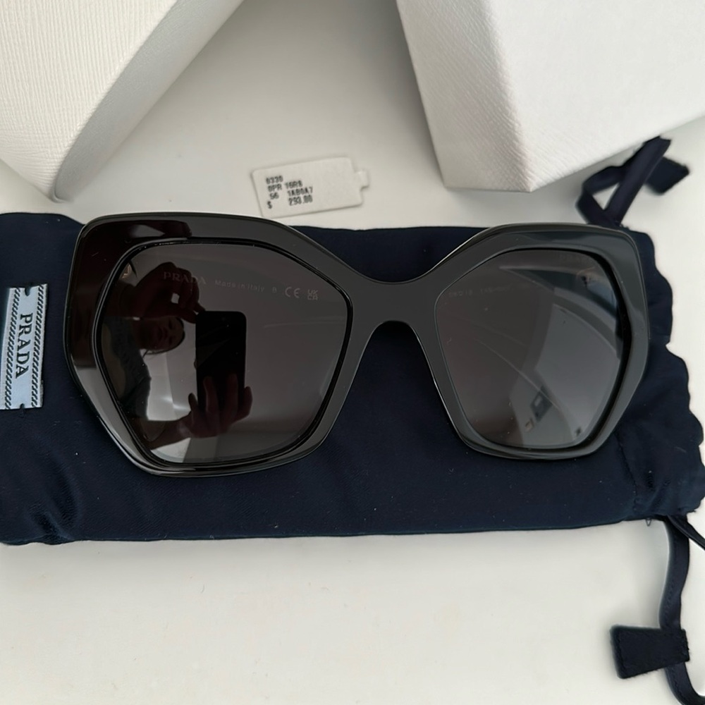 PRADA sunnies